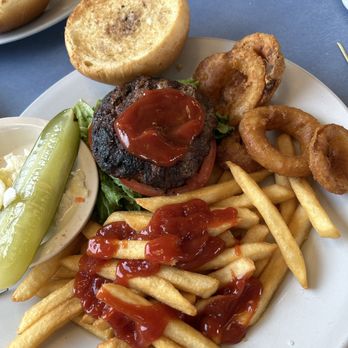 Dutchess Diner - Deluxe burger with trimmings - Diners Near Me - Poughkeepsie, New York