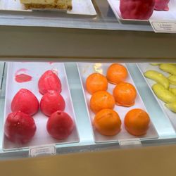 Chocomania - Looks nothing like the pictures they advertise and filled with rotting fruit.