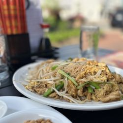 Gaslight Kitchen - Pad Thai chicken