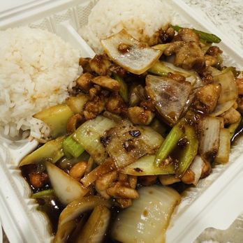 Lucky Chinese Restaurant - Cashew Nut Chicken - Chinese Near Me - Seattle, Washington