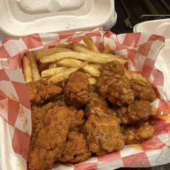 Blvd Bar BQ & Wings - Boneless chicken wings with fries - Barbeque Near Me - Las Vegas, Nevada Blvd Bar BQ & Wings - Boneless chicken wings with fries - Barbeque Near Me - Las Vegas, Nevada