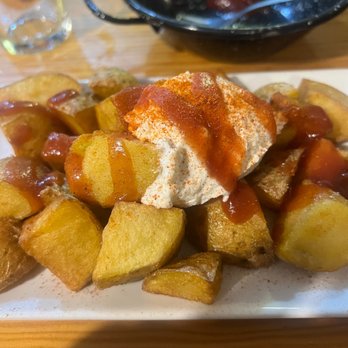El Dorita - Patatas Bravas. Not good. Cold and very sweet. - Tapas Bars Near Me - Valencia, V