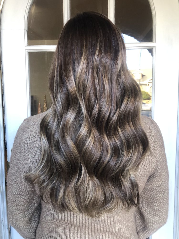 The Salon at 1011 Image