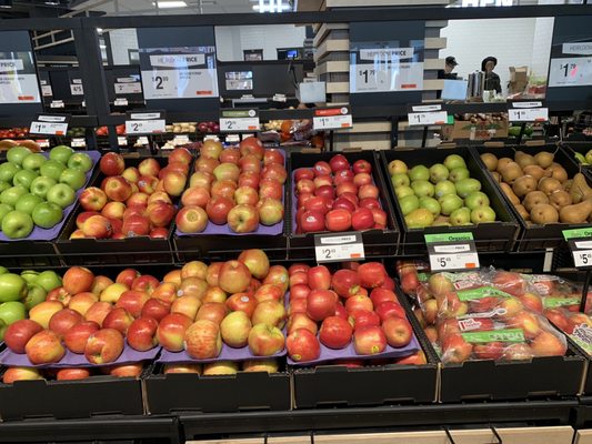 GIANT Heirloom Market by null