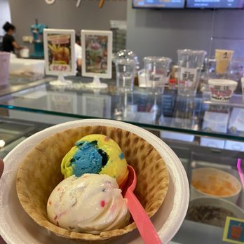 Scooptopia - Colorful ice cream for the kids waiting in AZ heat - Ice Cream & Frozen Yogurt Near Me - Phoenix, Arizona Scooptopia - Colorful ice cream for the kids waiting in AZ heat - Ice Cream & Frozen Yogurt Near Me - Phoenix, Arizona