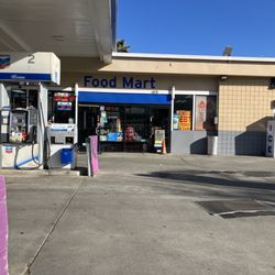Chevron - Pumps, store