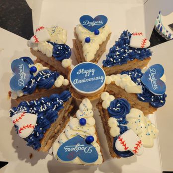 Silver Drop Cakes - Desserts Near Me Silver Drop Cakes - Desserts Near Me