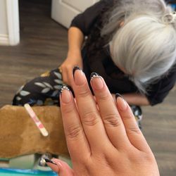 T & Y Nails - Simple yet beautiful design