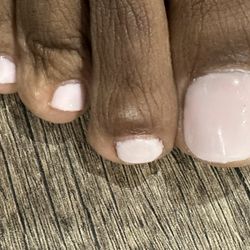 Lovely Nails - Lack of detail with gel pedicure.