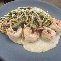 Mezzaluna Oaxaca - Spaghetti with shrimp and cream sauce