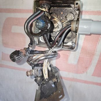 Tommy Frye The Electrical Guy - The aluminum wires are all cut from being stripped and may have caused this. - Electricians Near Me Tommy Frye The Electrical Guy - The aluminum wires are all cut from being stripped and may have caused this. - Electricians Near Me