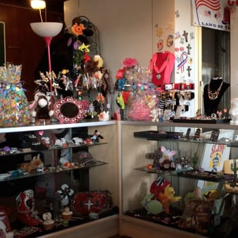 Cornudas, Texas - Buy a souvenir after dinner. - Cafes Near Me - Salt Flat, Texas