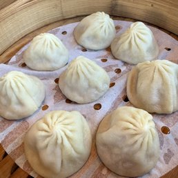 Pork Xiao Long Bao (8) 鲜肉小笼包