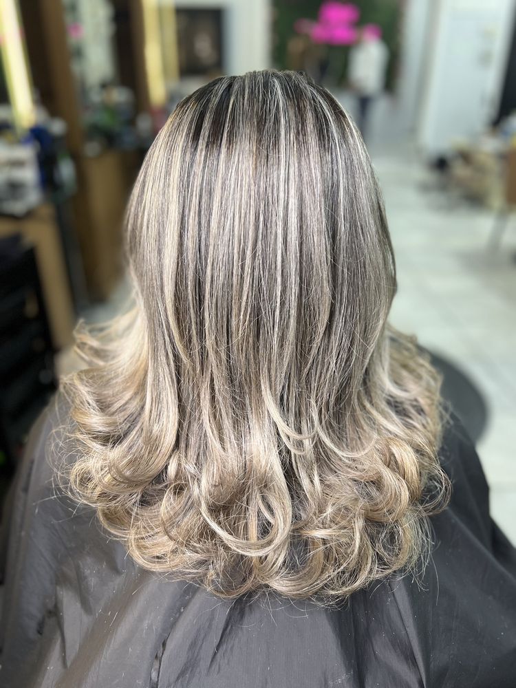 Yoja Hair Lounge Logo