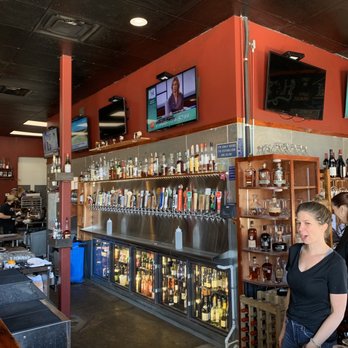 Hops & Thyme - Bar and patio pics on a gloriously perfect Sunday, November 24, 2019. - Beer Gardens Near Me - Lakeway, Texas