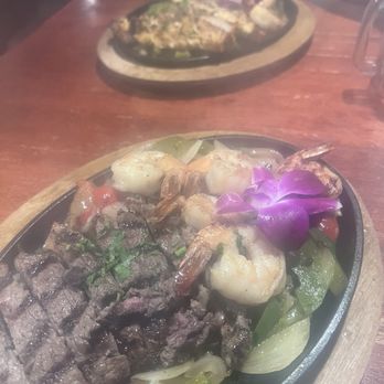 Fiesta Cancun - Fajitas 2 meat combination - Bars Near Me - Waldorf, Maryland