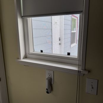 Pelican Cove Inn - Not the most privacy I've seen. View to your neighbors from the toilet. - Vacation Rentals Near Me - Carlsbad, California