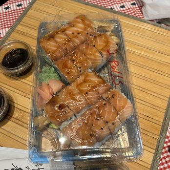 Kaiyo Sushi - Gold Dragon Roll (2 rolls) - Sushi Bars Near Me - Richmond Hill, Ontario Kaiyo Sushi - Gold Dragon Roll (2 rolls) - Sushi Bars Near Me - Richmond Hill, Ontario