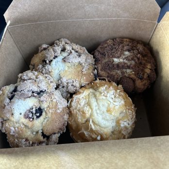 Sunshine Froyo - Blueberry crumble, cinnamon, coconut muffin - Juice Bars & Smoothies Near Me - East Elmhurst, New York Sunshine Froyo - Blueberry crumble, cinnamon, coconut muffin - Juice Bars & Smoothies Near Me - East Elmhurst, New York
