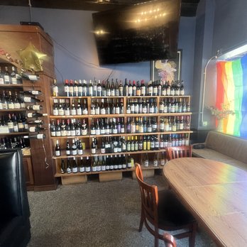 Cru Wine Bar - Wine Bars Near Me - Beaufort, North Carolina