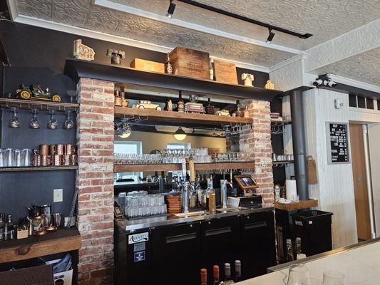 Stoll and Wolfe Distillery by null