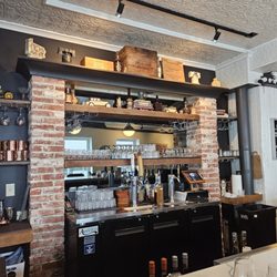 Stoll & Wolfe Distillery - Bar area