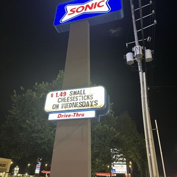 Sonic Drive-In - Sign - Burgers Near Me - Willis, Texas Sonic Drive-In - Sign - Burgers Near Me - Willis, Texas