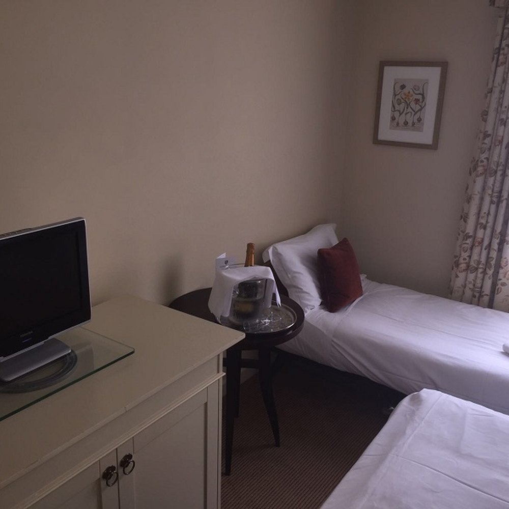 Hatherley Manor Hotel - Room 2 - Hotels Near Me - Gloucester, GLS