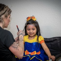Zoë E Designs Face Painting & Henna - Entretenimiento