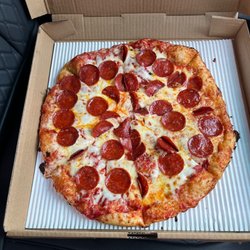Little Georgie Pizza & Happy Chicken - Pep pizza