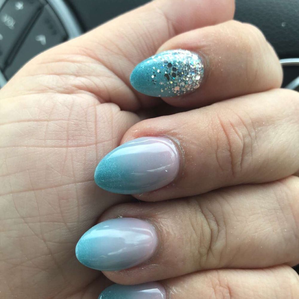 Almond shape ombré SNS nails