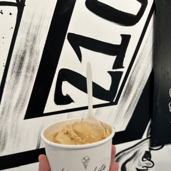 Black+White Modern Creamery - Dulce de leche ice cream at Black+White Modern Creamery - Ice Cream & Frozen Yogurt Near Me - San Antonio, Texas