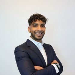 Thenuk De Silva - Realty ONE Group Flagship