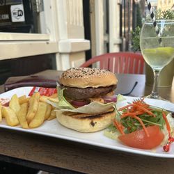 Cuddle Pub - Black angus burger $18.50