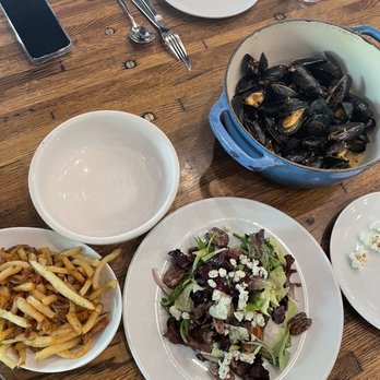 A'Bouzy - Pommes Frites, Green salad & oysters - Champagne Bars Near Me - Houston, Texas A'Bouzy - Pommes Frites, Green salad & oysters - Champagne Bars Near Me - Houston, Texas