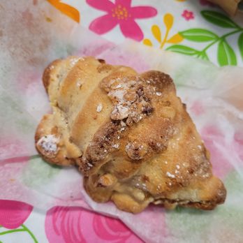 Little L Bakery - Banana Almond Nutella Croissant - Bakeries Near Me - Newton, Massachusetts Little L Bakery - Banana Almond Nutella Croissant - Bakeries Near Me - Newton, Massachusetts
