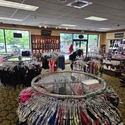 Eva's Boutique - New items arriving weekly
