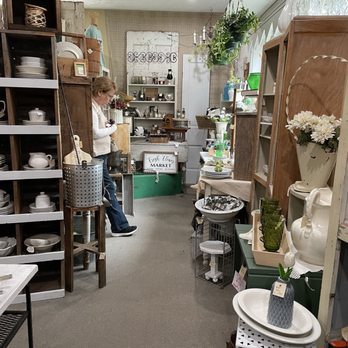 Salvage Sisters - Antiques Near Me - Franklin, Indiana Salvage Sisters - Antiques Near Me - Franklin, Indiana