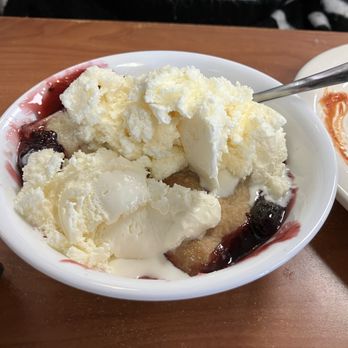 Morgan's Corner Cafe - Blackberry Cobbler with Ice Cream - Breakfast & Brunch Near Me - Mooresville, Indiana