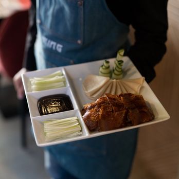 Restaurante Ming - Plato: Pato laqueado de la casa. - Chinese Near Me - Seville, SE