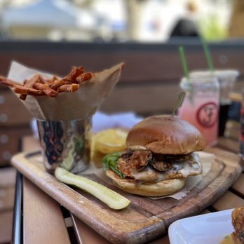 Finney's Crafthouse - Burbank - New American Near Me - Burbank, California