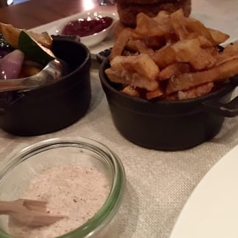 Dstrikt - Hand-cut fries, grilled veggies and onion rings in the back. - Austrian Near Me - Vienna, 9