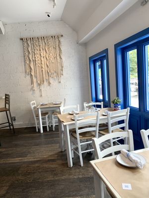 Kouzina Greek Taverna and Bar by null