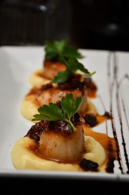 Lola Restaurant & Grill by null