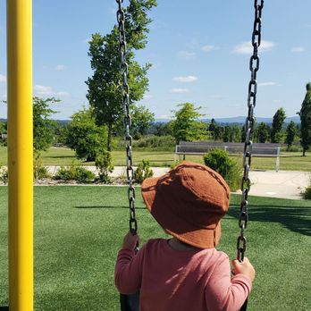 Luuwit View Park - Swinging - Parks Near Me - Portland, Oregon