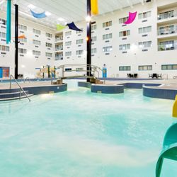 Holiday Inn Lethbridge - Indoor waterpark