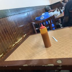 Loma # 5 - This is the table with the hot sauce