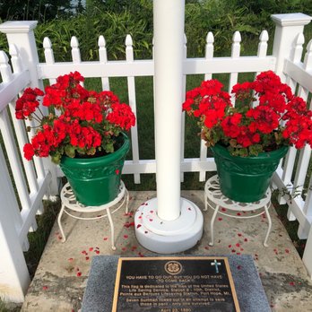 Lighthouse County Park - Beautiful geraniums - Parks Near Me - Port Hope, Michigan Lighthouse County Park - Beautiful geraniums - Parks Near Me - Port Hope, Michigan