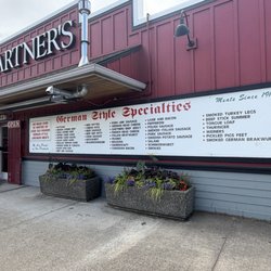 Gartner's Country Meat Market - The sign at the front of the building...so many sausages!!!