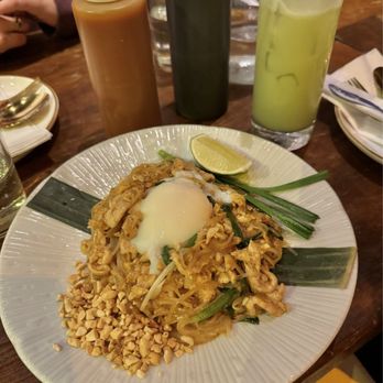 Obao - CHICKEN PAD THAI (GLUTEN FREE). - Vietnamese Near Me - New York, New York Obao - CHICKEN PAD THAI (GLUTEN FREE). - Vietnamese Near Me - New York, New York